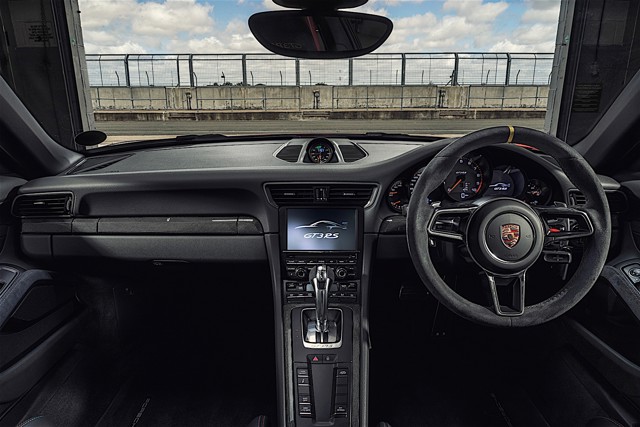 Porsche 911 Gt3 Rs photo 57