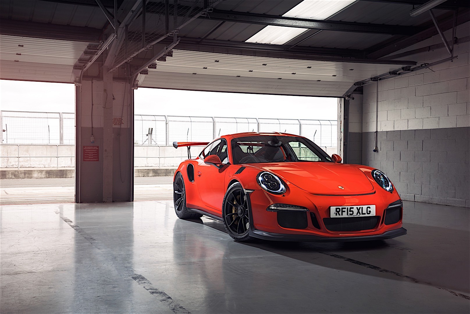 Porsche 911 Gt3 Rs photo 26