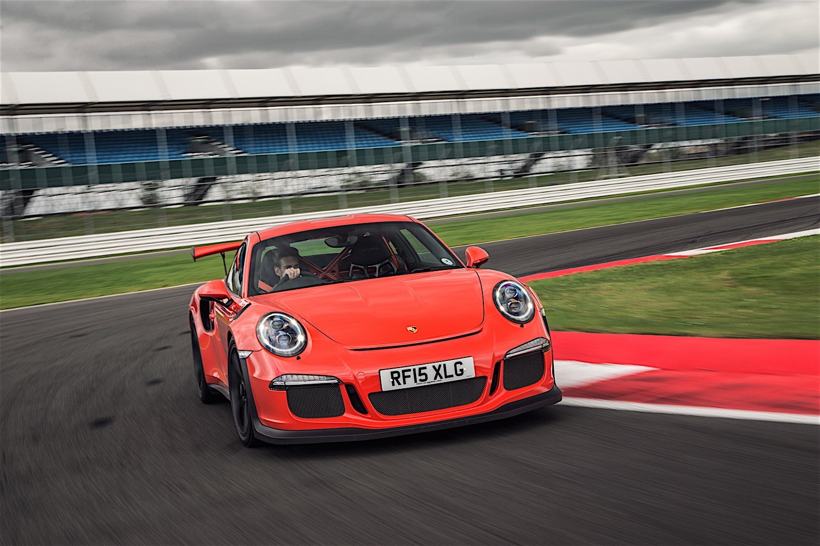 Porsche 911 Gt3 Rs photo 27