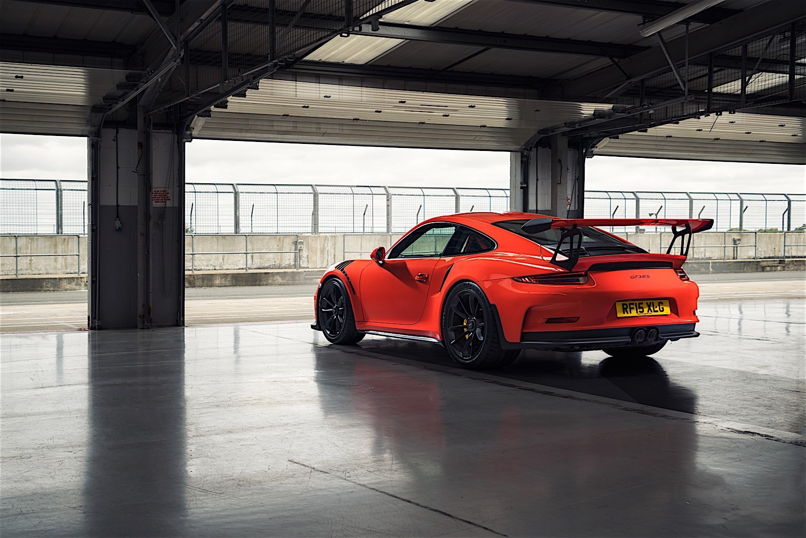 Porsche 911 Gt3 Rs photo 39