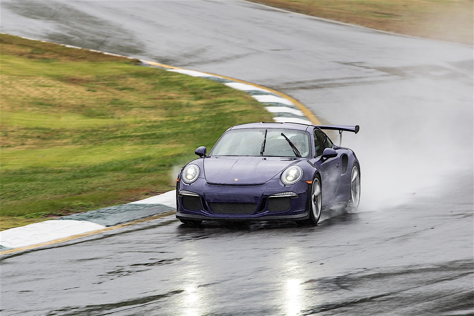 Porsche 911 Gt3 Rs photo 43