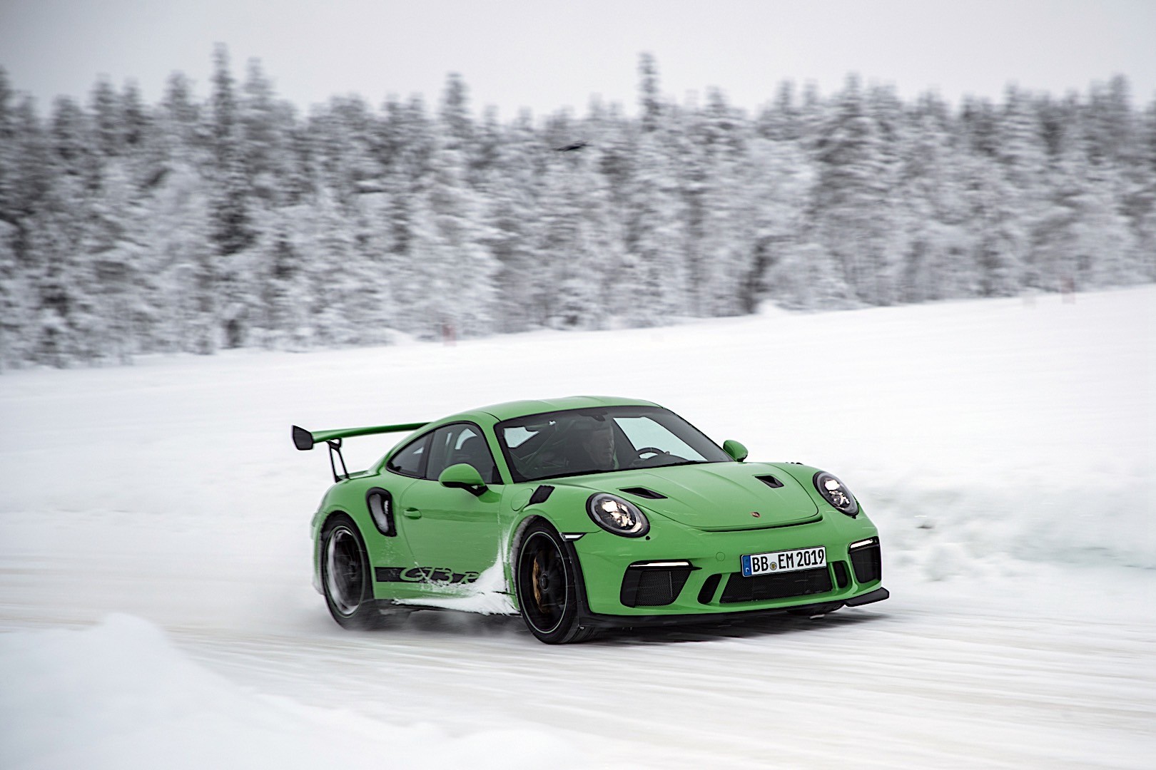Porsche 911 Gt3 Rs photo 9