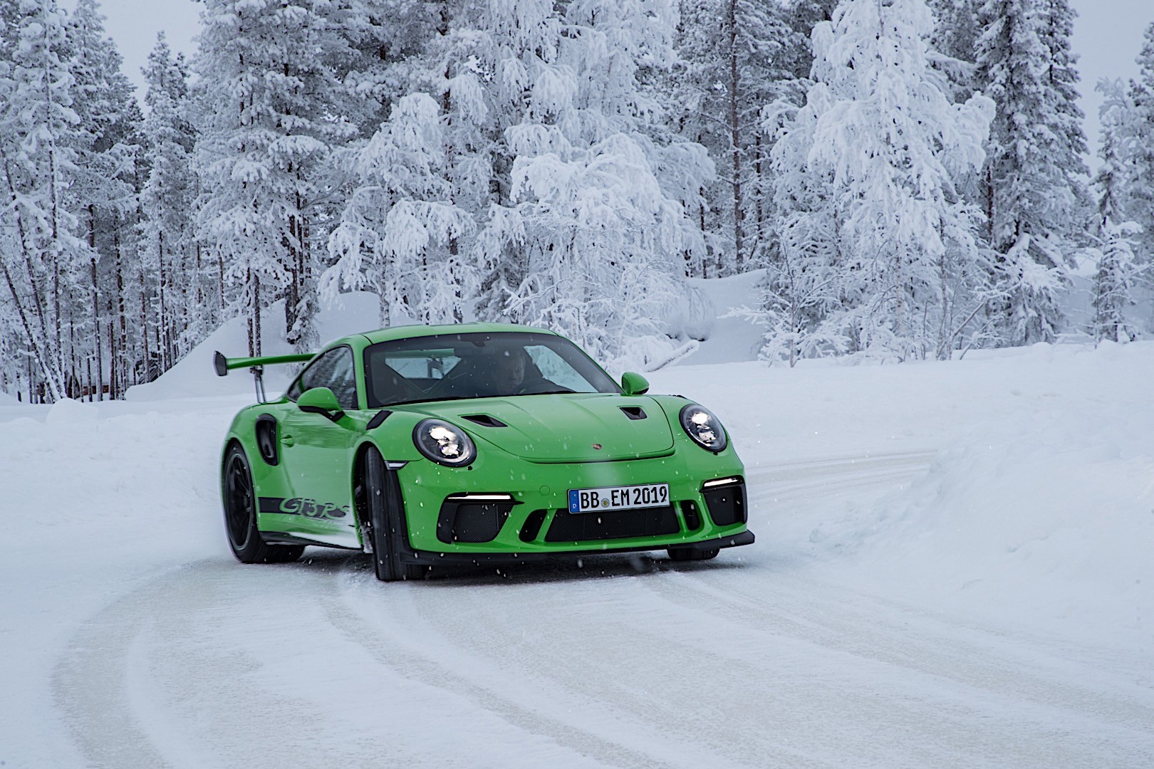 Porsche 911 Gt3 Rs photo 14