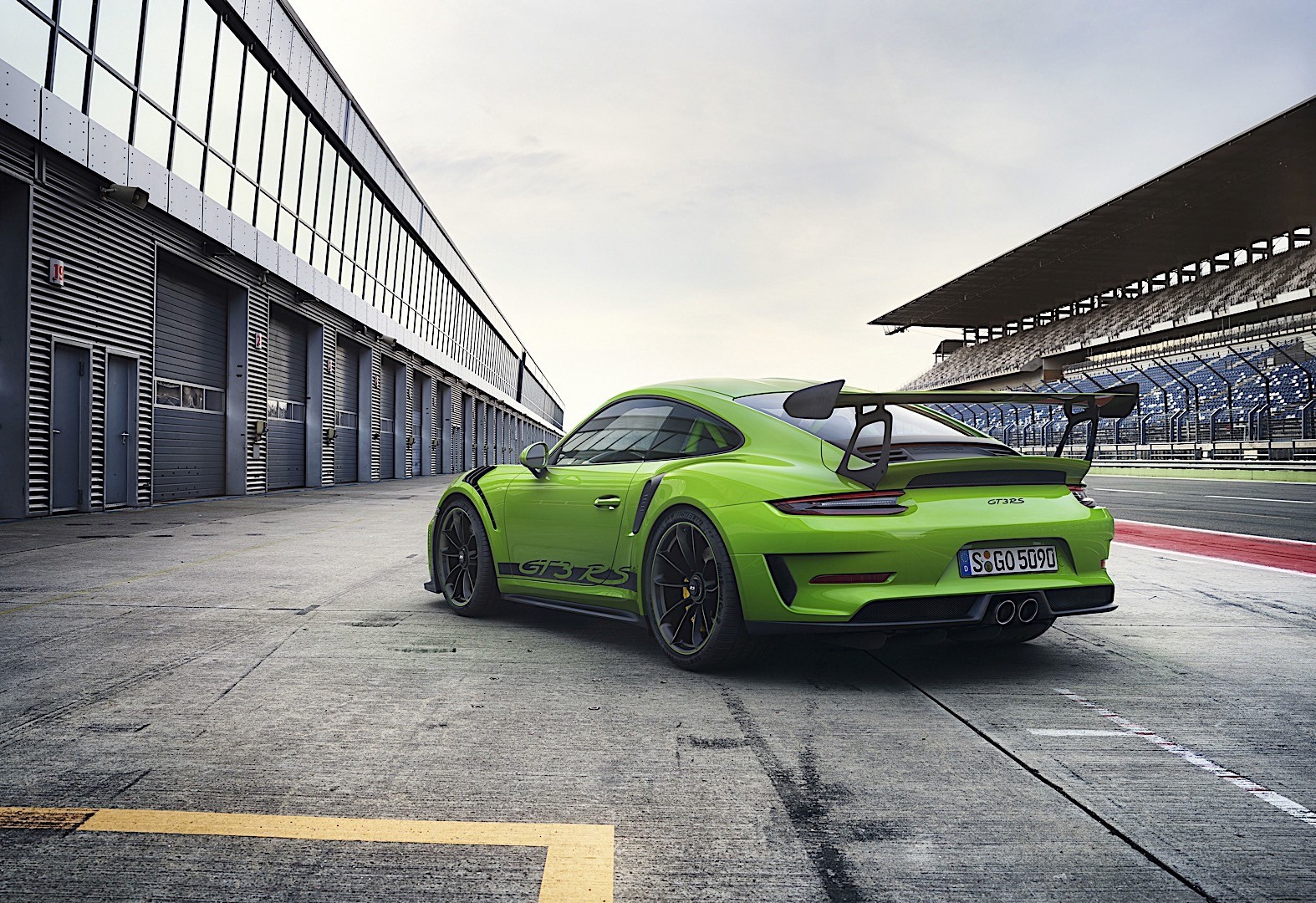 Porsche 911 Gt3 Rs photo 18