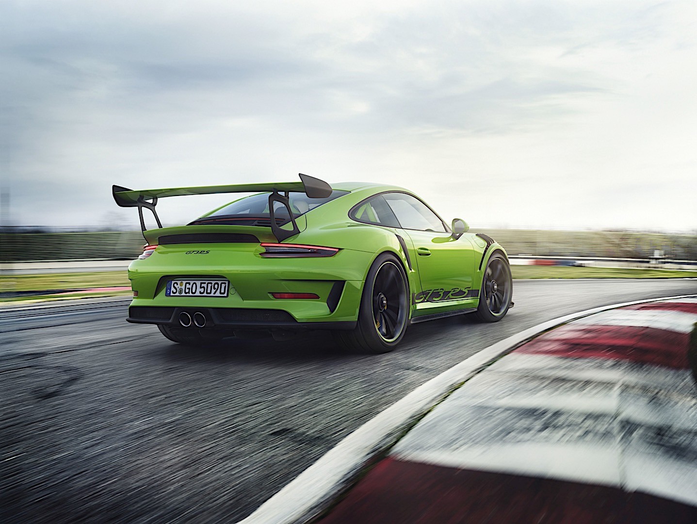 Porsche 911 Gt3 Rs photo 19