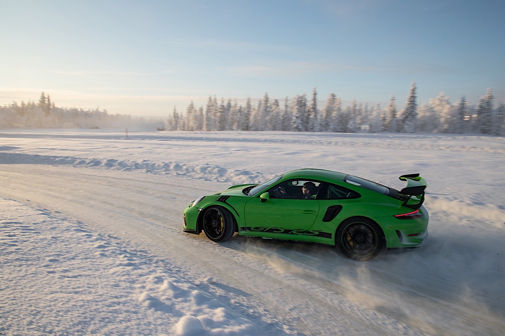 Porsche 911 Gt3 Rs photo 8
