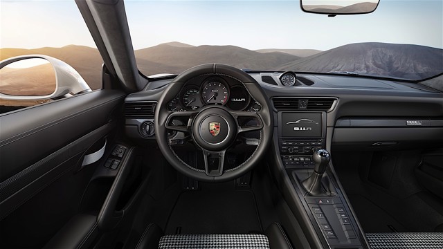 Porsche 911 R photo 36