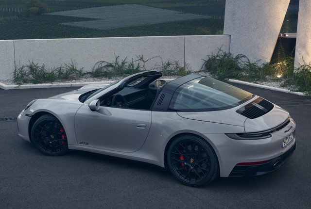 Porsche 911 Targa 4 Gts photo 22