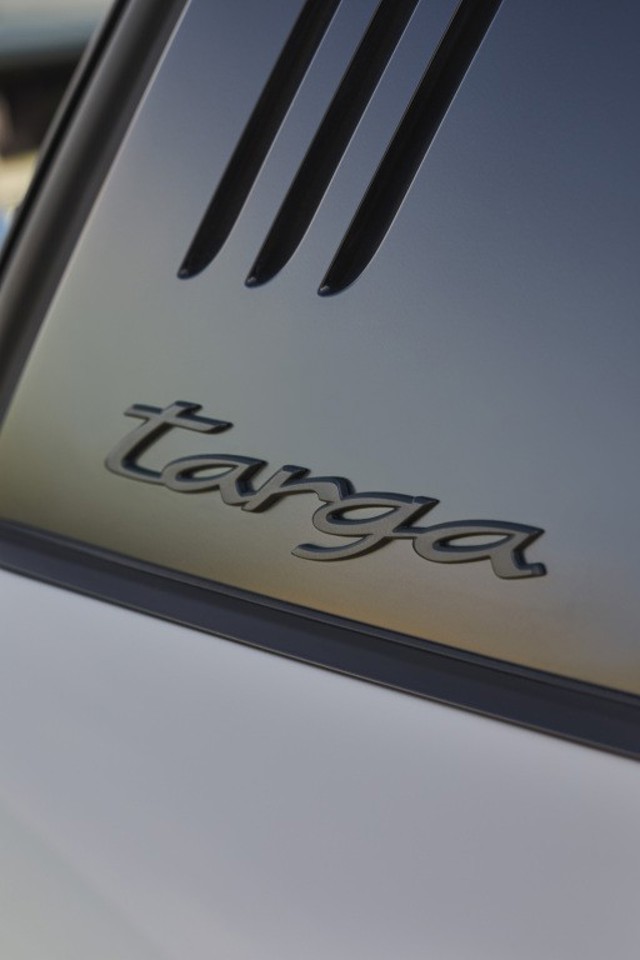 Porsche 911 Targa 4 Gts photo 3