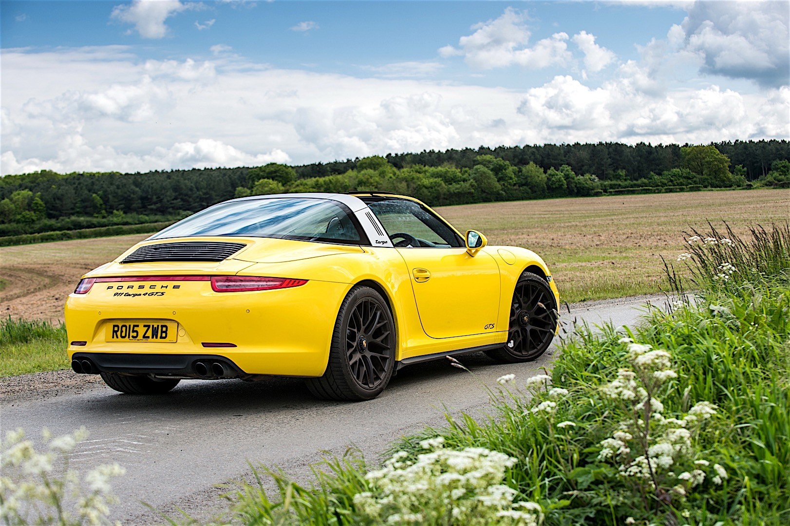 Porsche 911 Targa 4 Gts photo 9