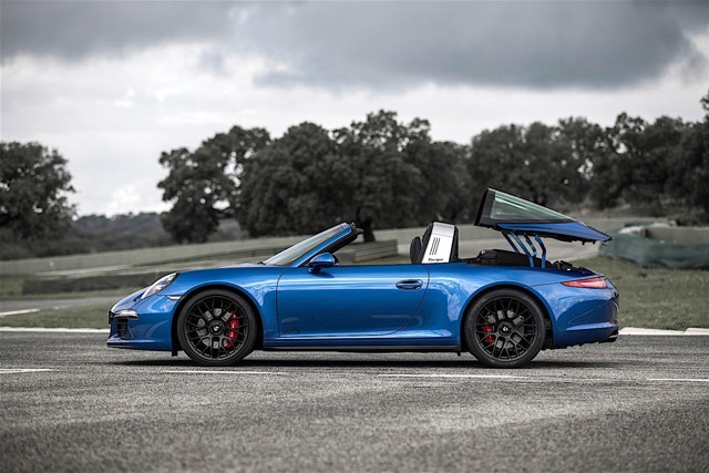 Porsche 911 Targa 4 Gts photo 17