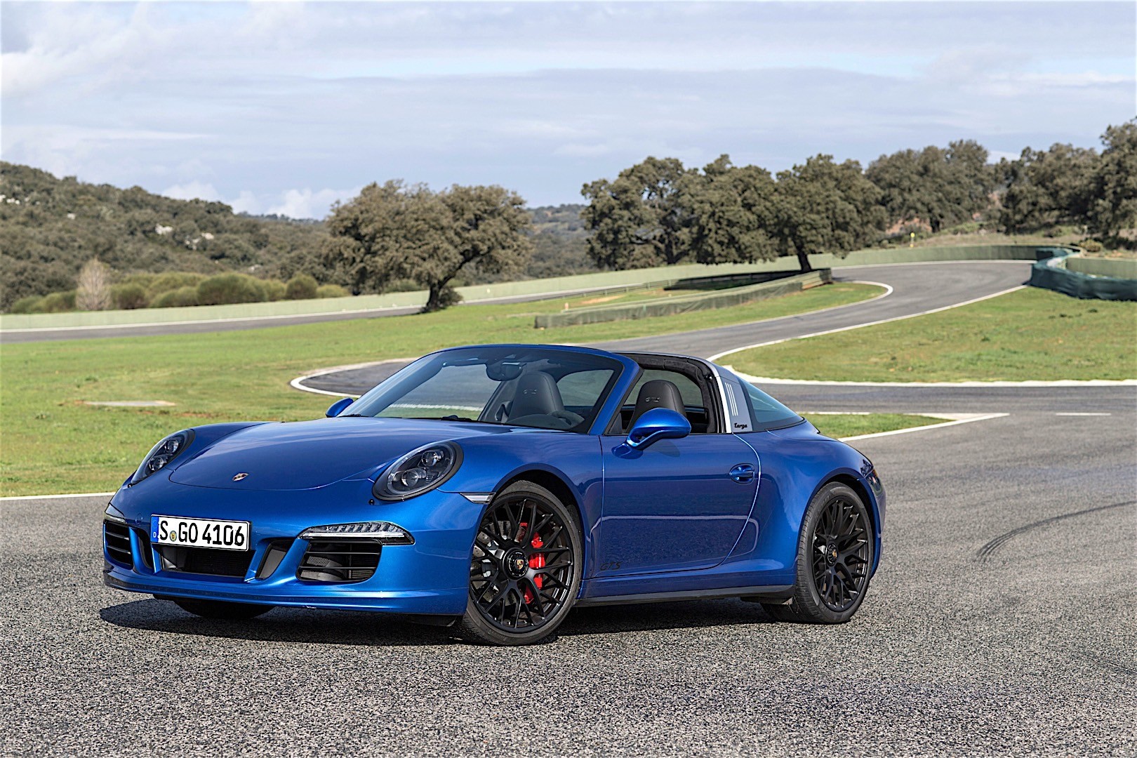 Porsche 911 Targa 4 Gts photo 18