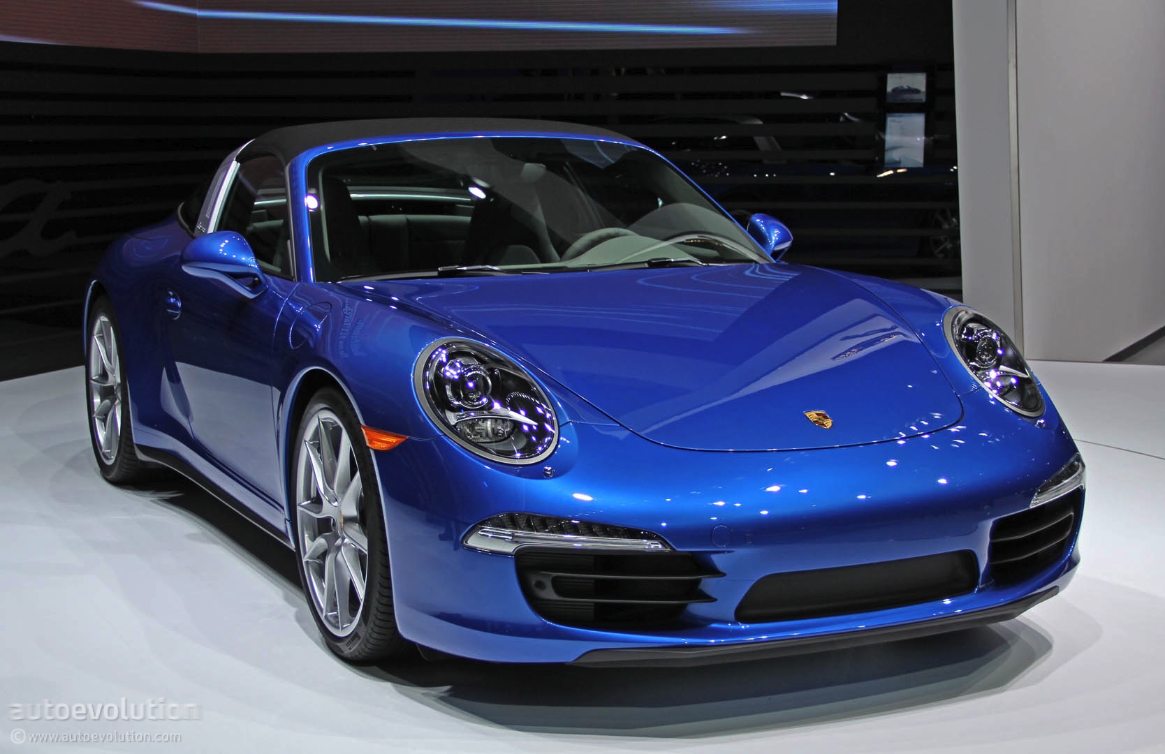 Porsche 911 Targa 4 photo 12