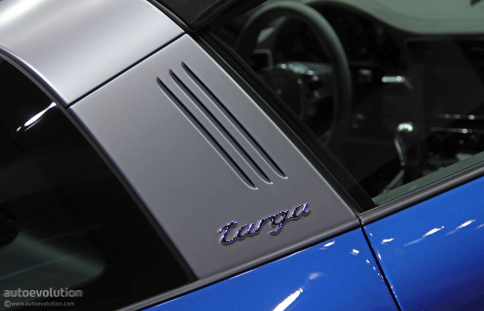 Porsche 911 Targa 4 photo 2