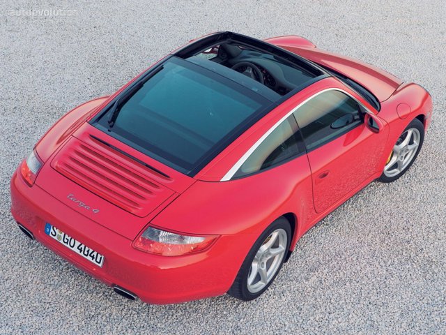 Porsche 911 Targa 4 photo 2