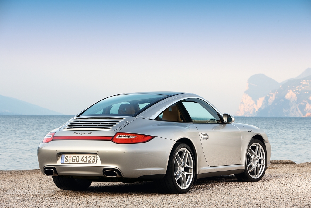 Porsche 911 Targa 4 photo 2