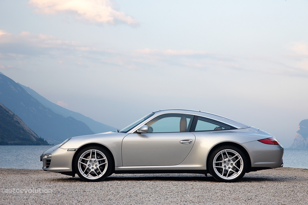 Porsche 911 Targa 4 photo 3