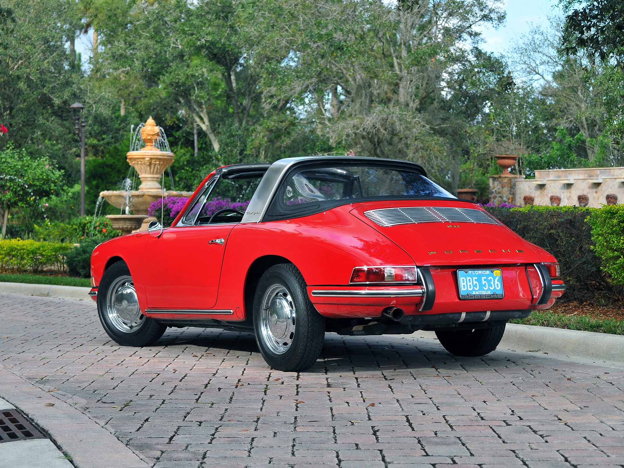 Porsche 911 Targa photo 30