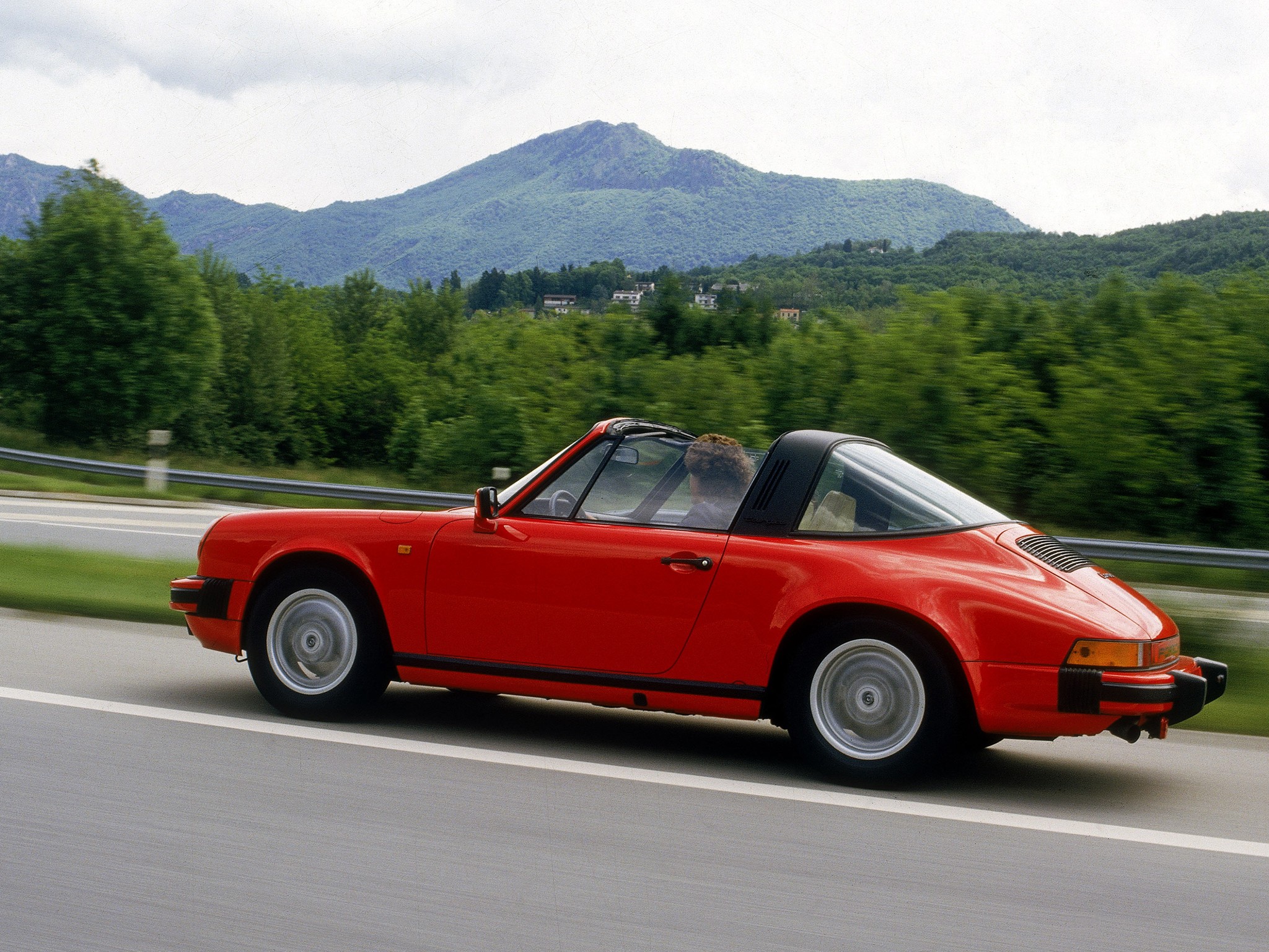 Porsche 911 Targa photo 31