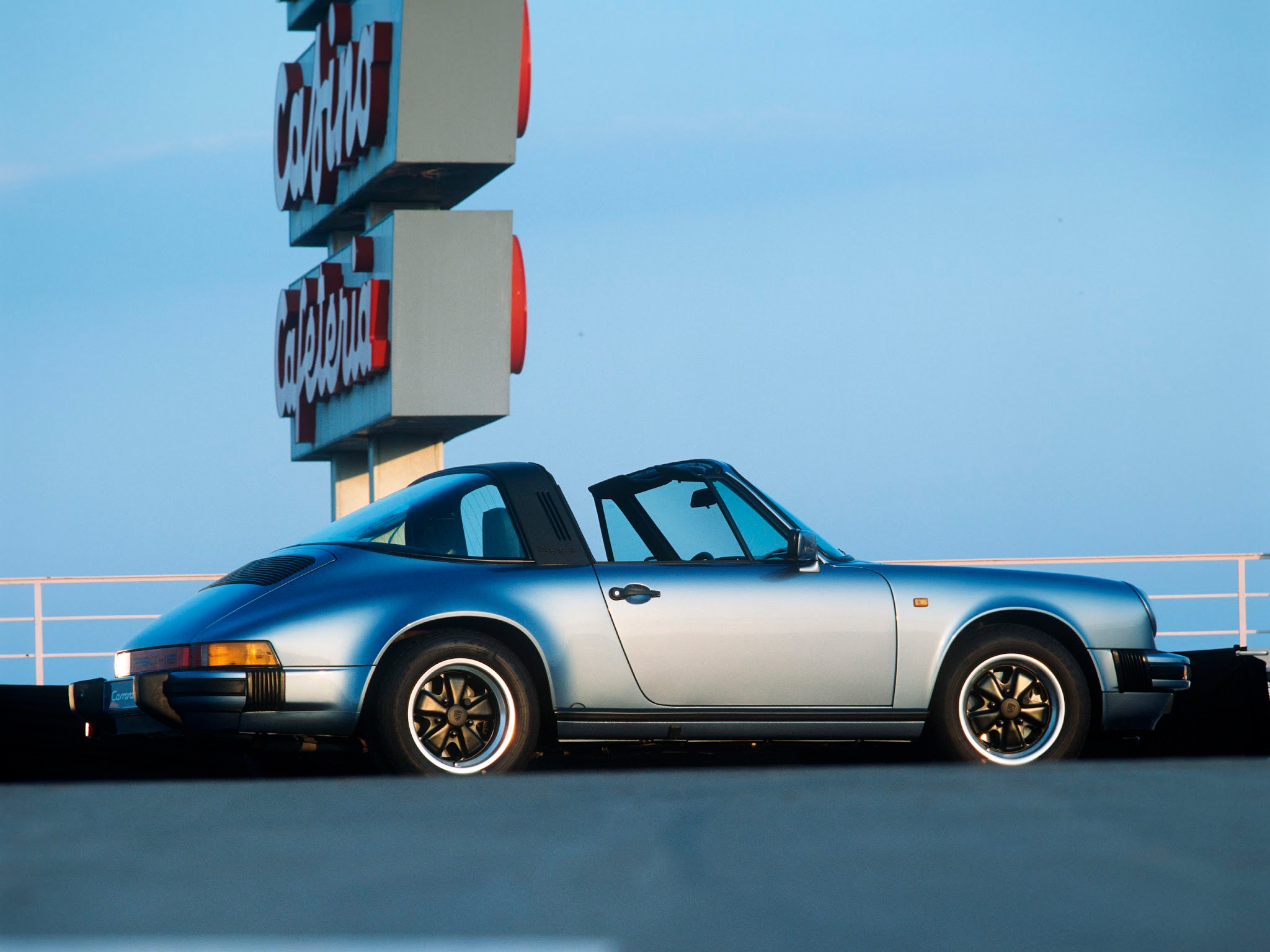 Porsche 911 Targa photo 32