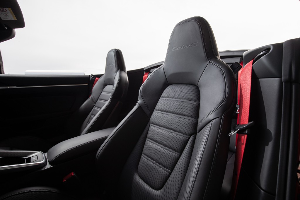 Porsche 911 Turbo S Cabriolet photo 36