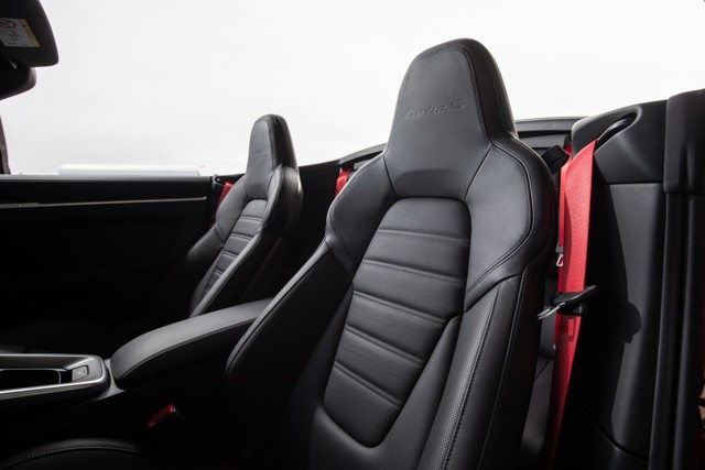 Porsche 911 Turbo S Cabriolet photo 36