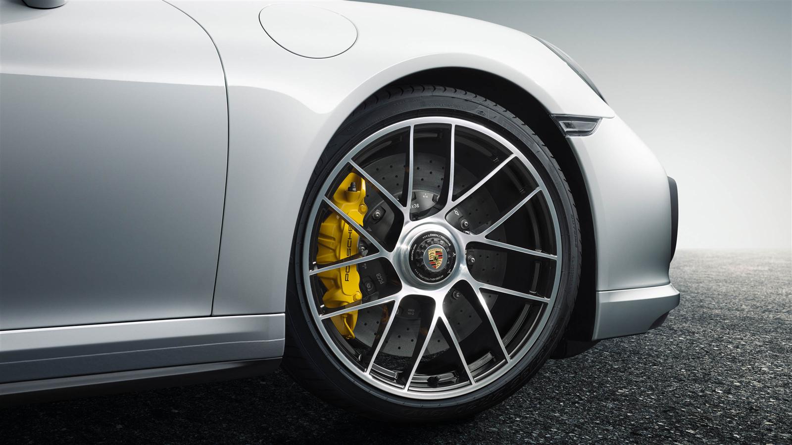 Porsche 911 Turbo S photo 2