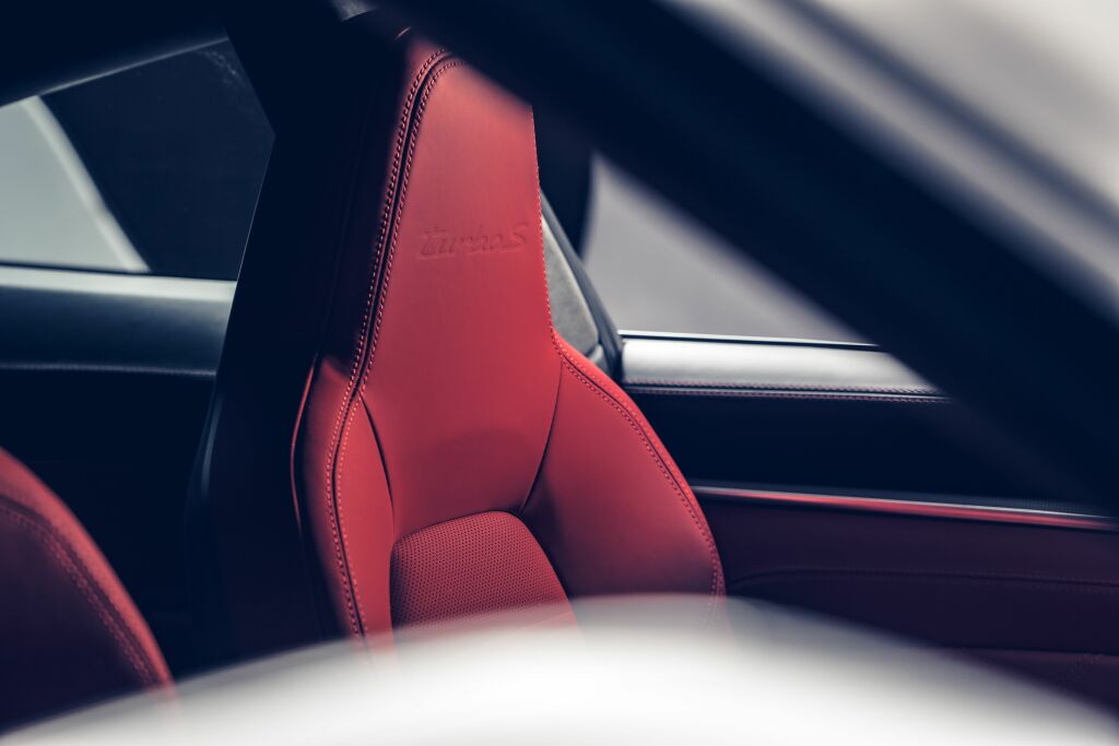 Porsche 911 Turbo S photo 33