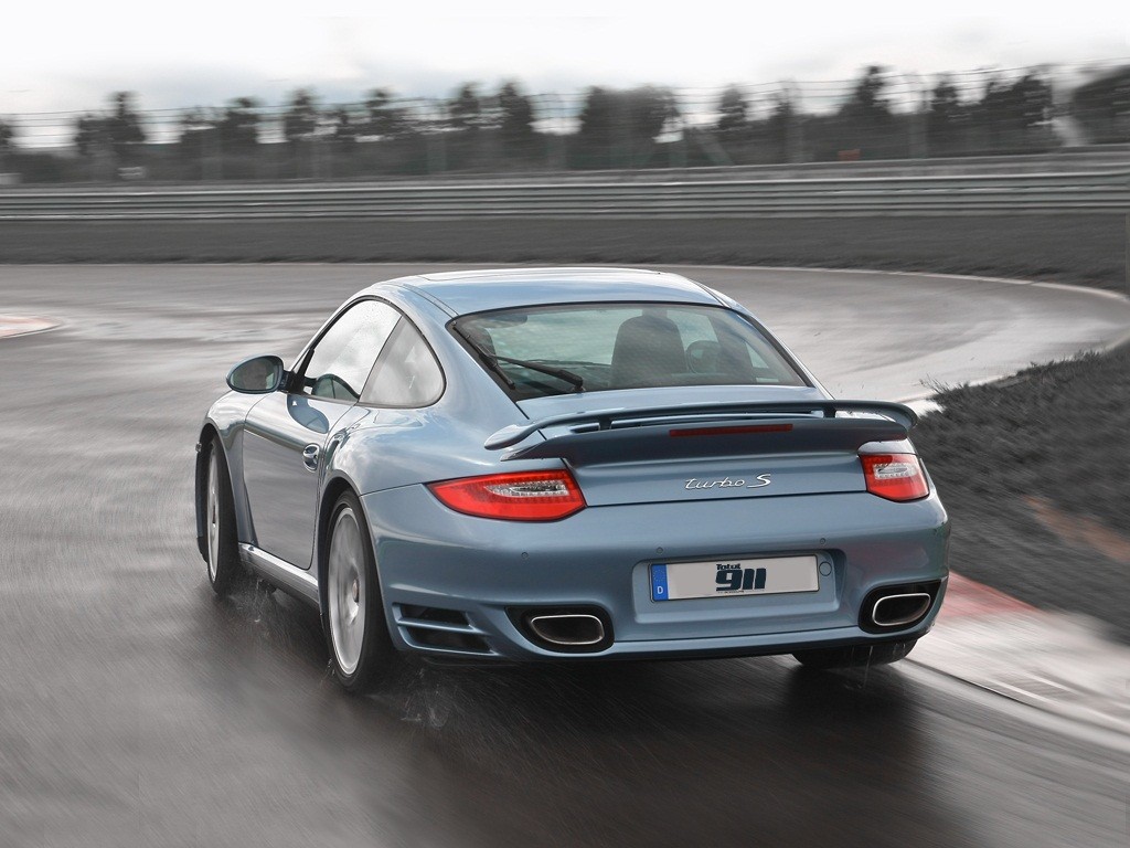 Porsche 911 Turbo S photo 11