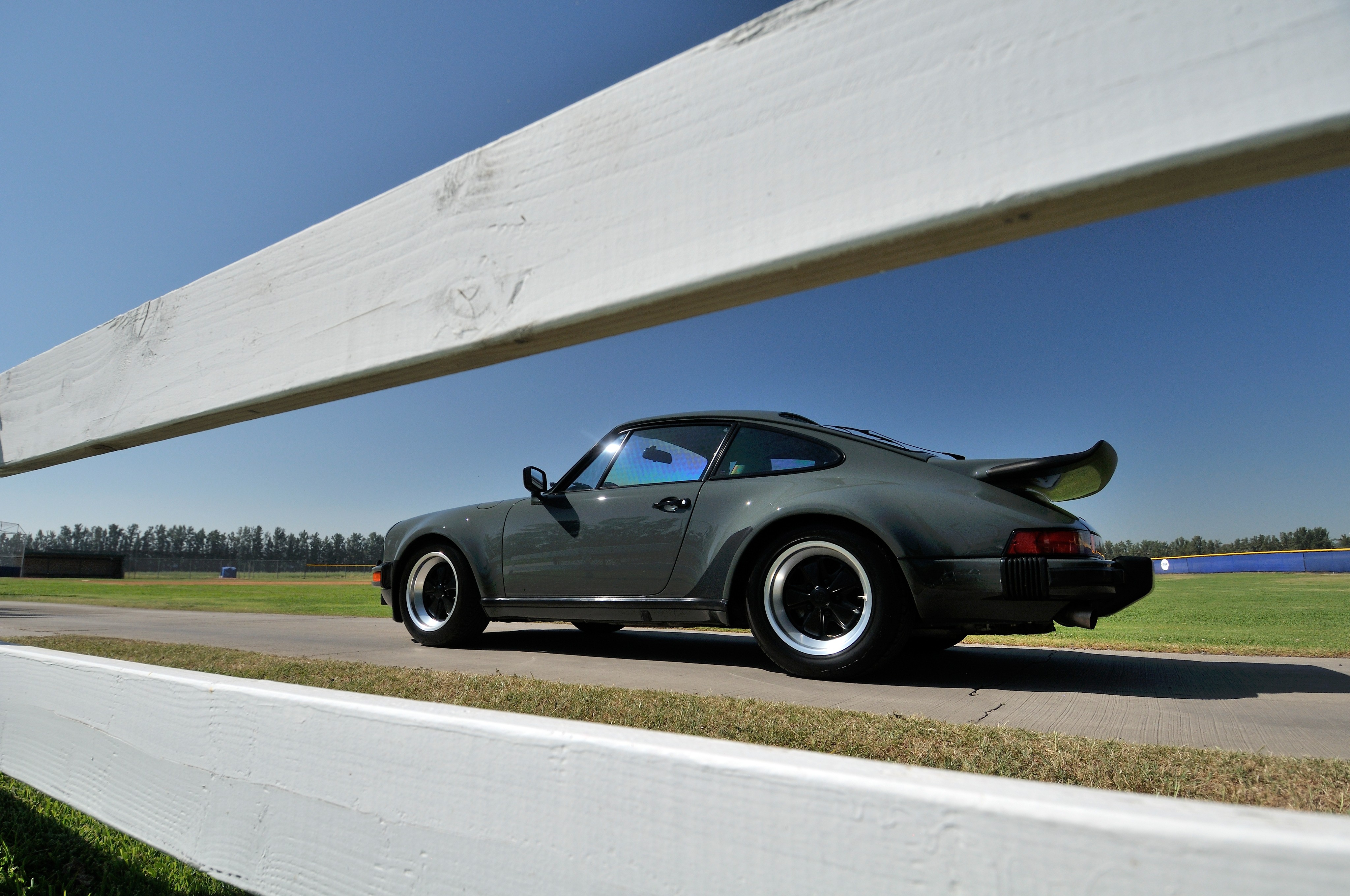 Porsche 911 Turbo photo 9
