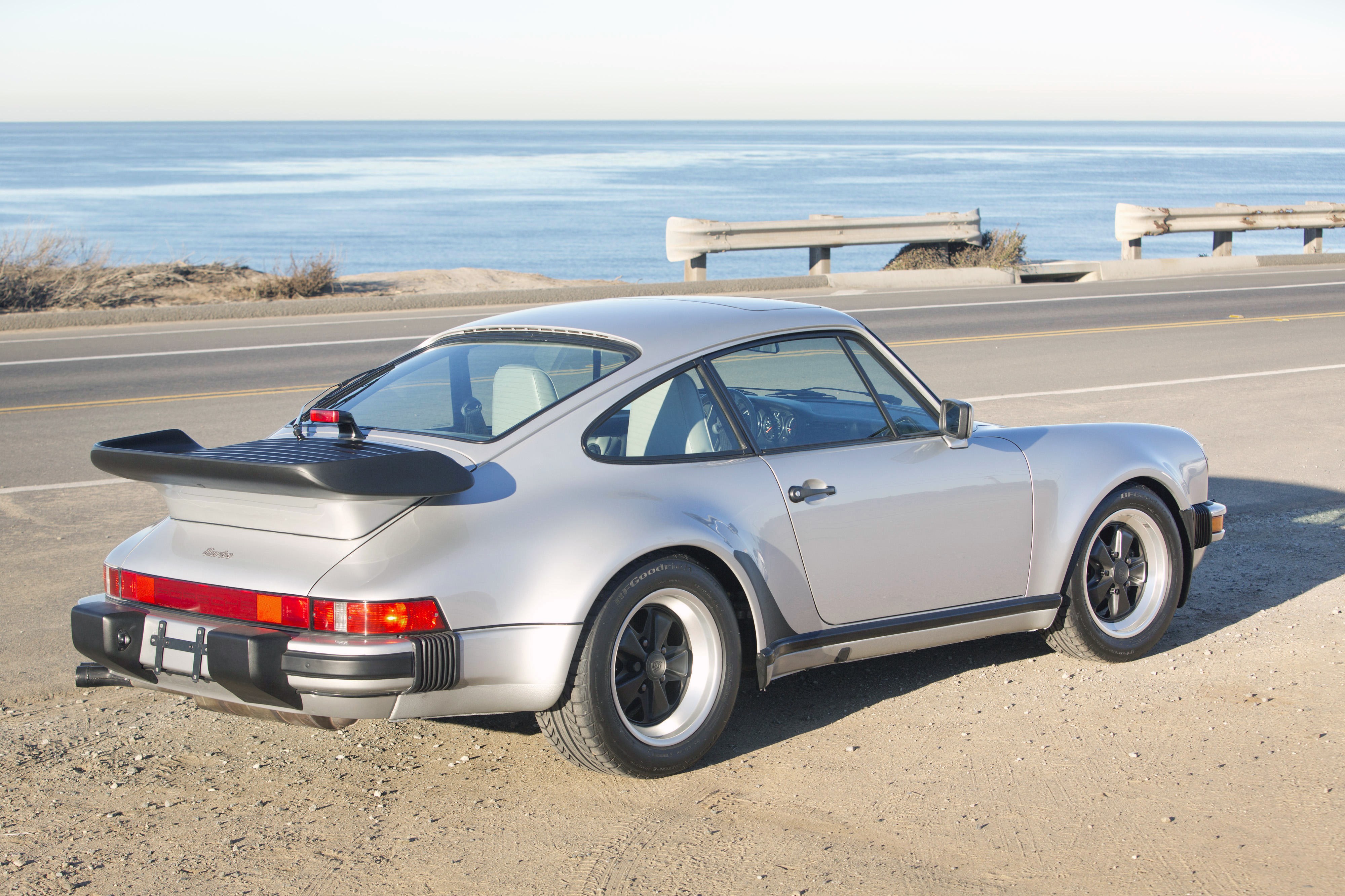 Porsche 911 Turbo photo 25