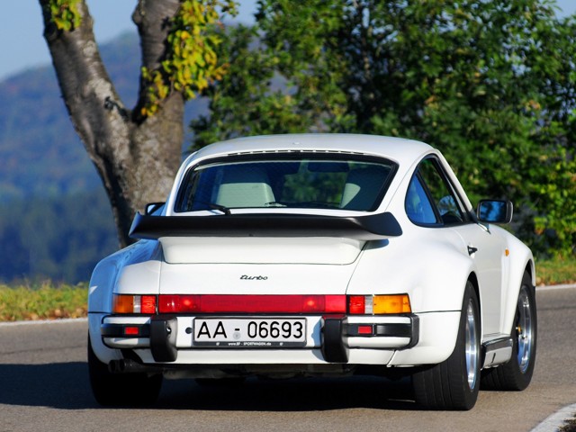 Porsche 911 Turbo photo 32