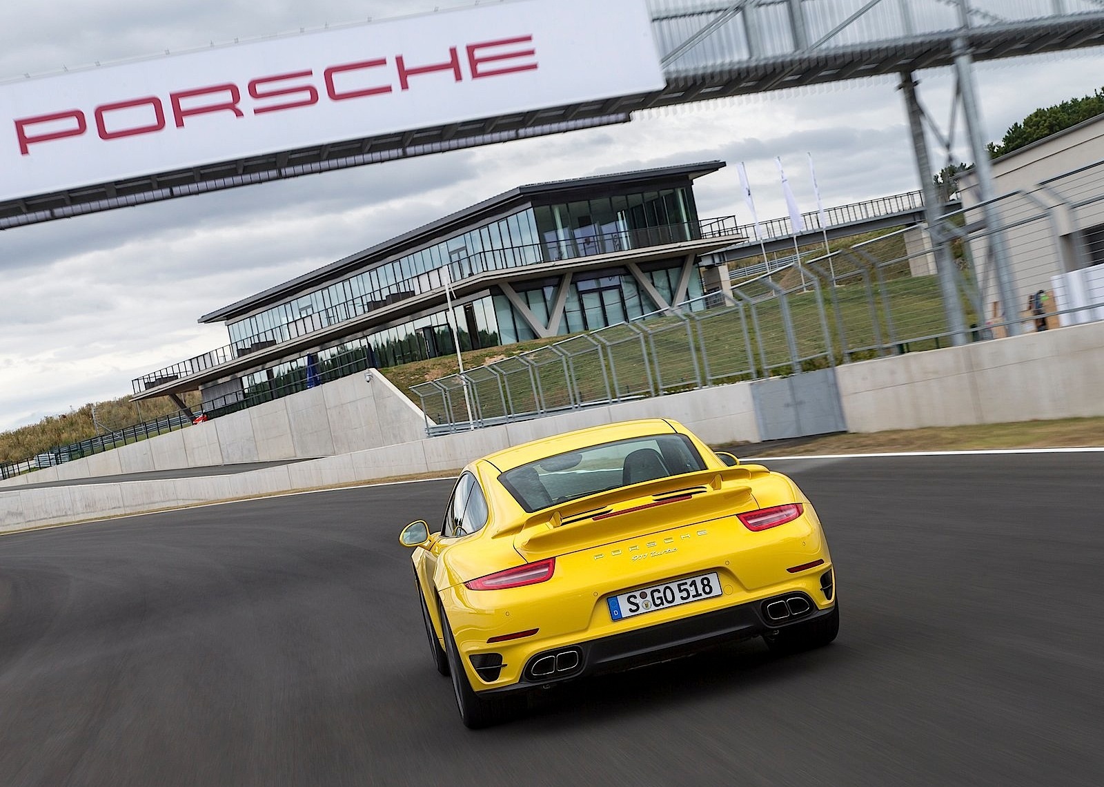 Porsche 911 Turbo photo 33