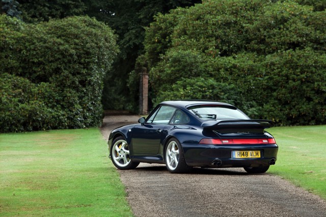 Porsche 911 Turbo photo 26