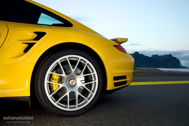 Porsche 911 Turbo photo 2