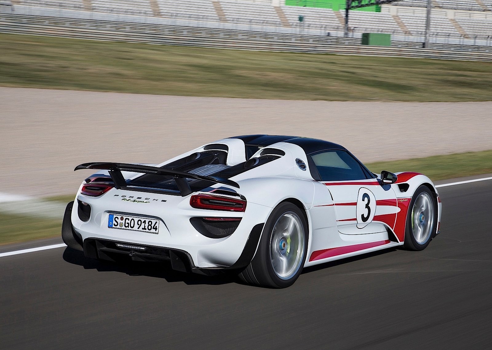 Porsche 918 photo 10