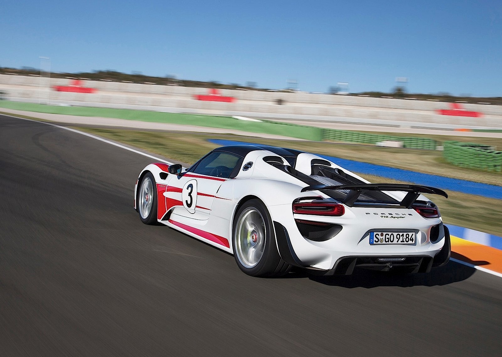 Porsche 918 photo 11