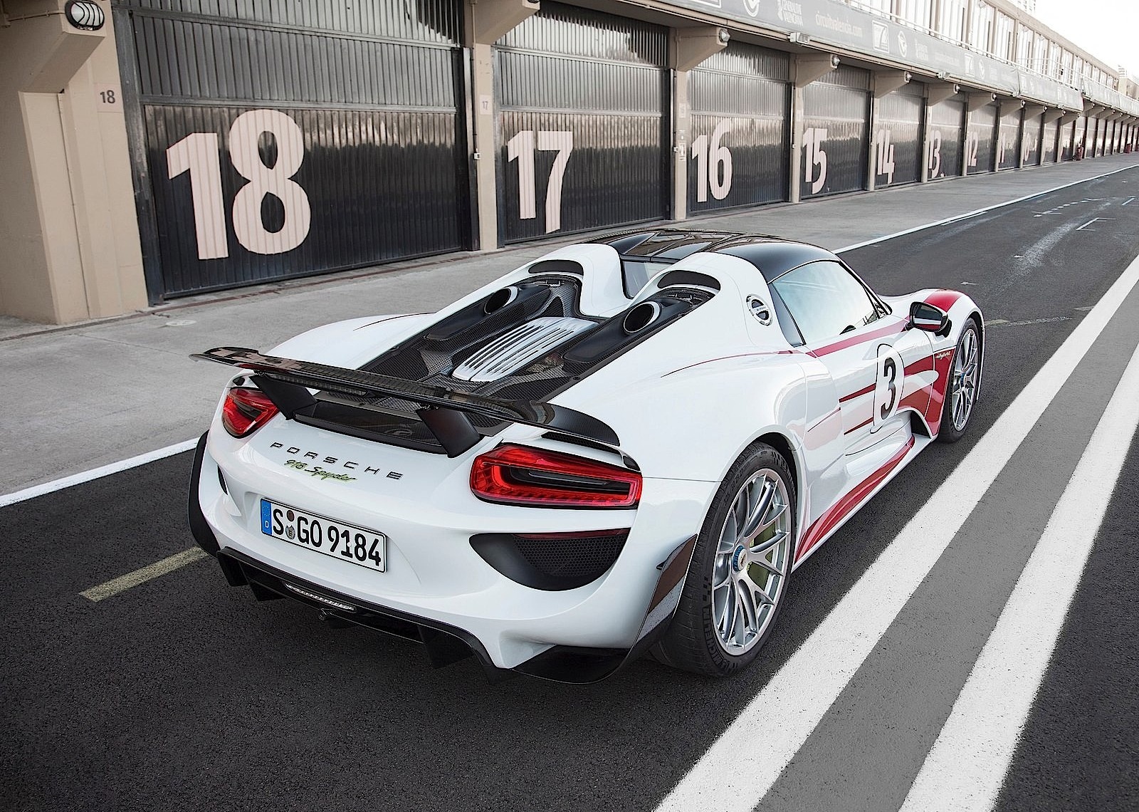 Porsche 918 photo 12