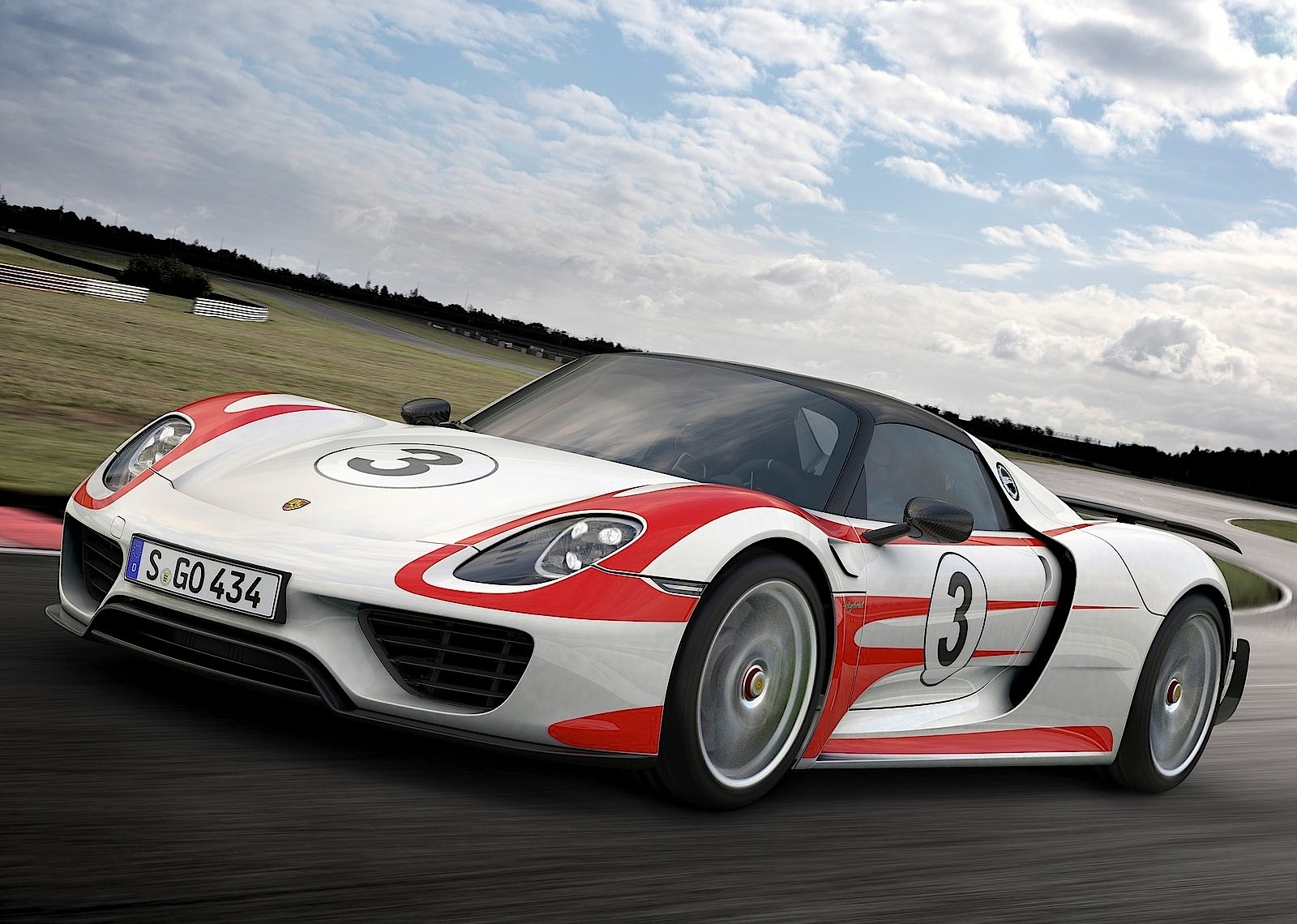Porsche 918 photo 2