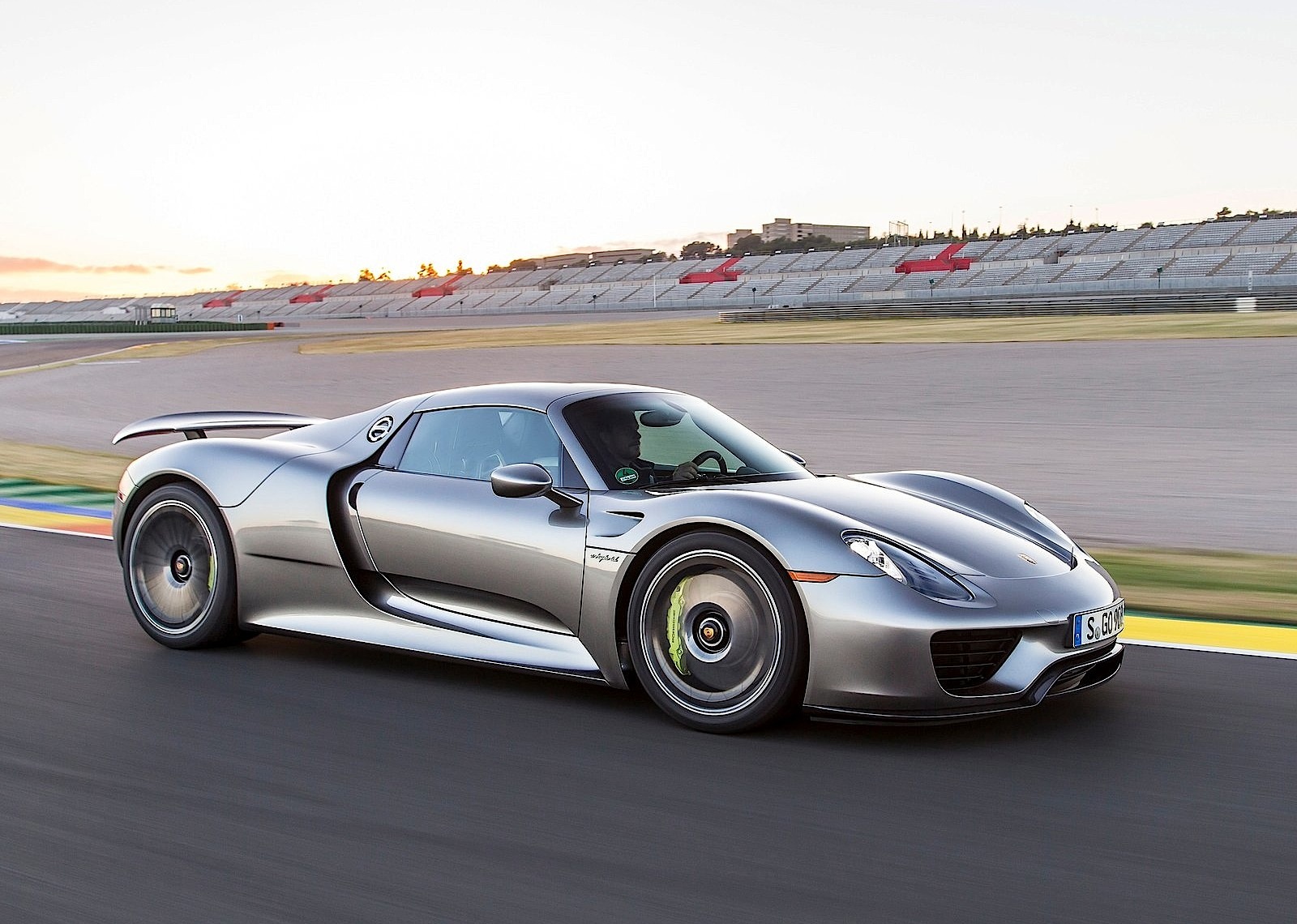 Porsche 918 photo 26