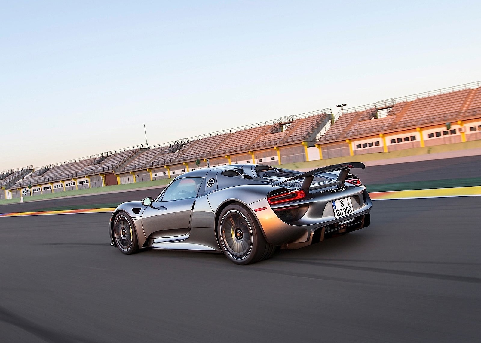 Porsche 918 photo 36