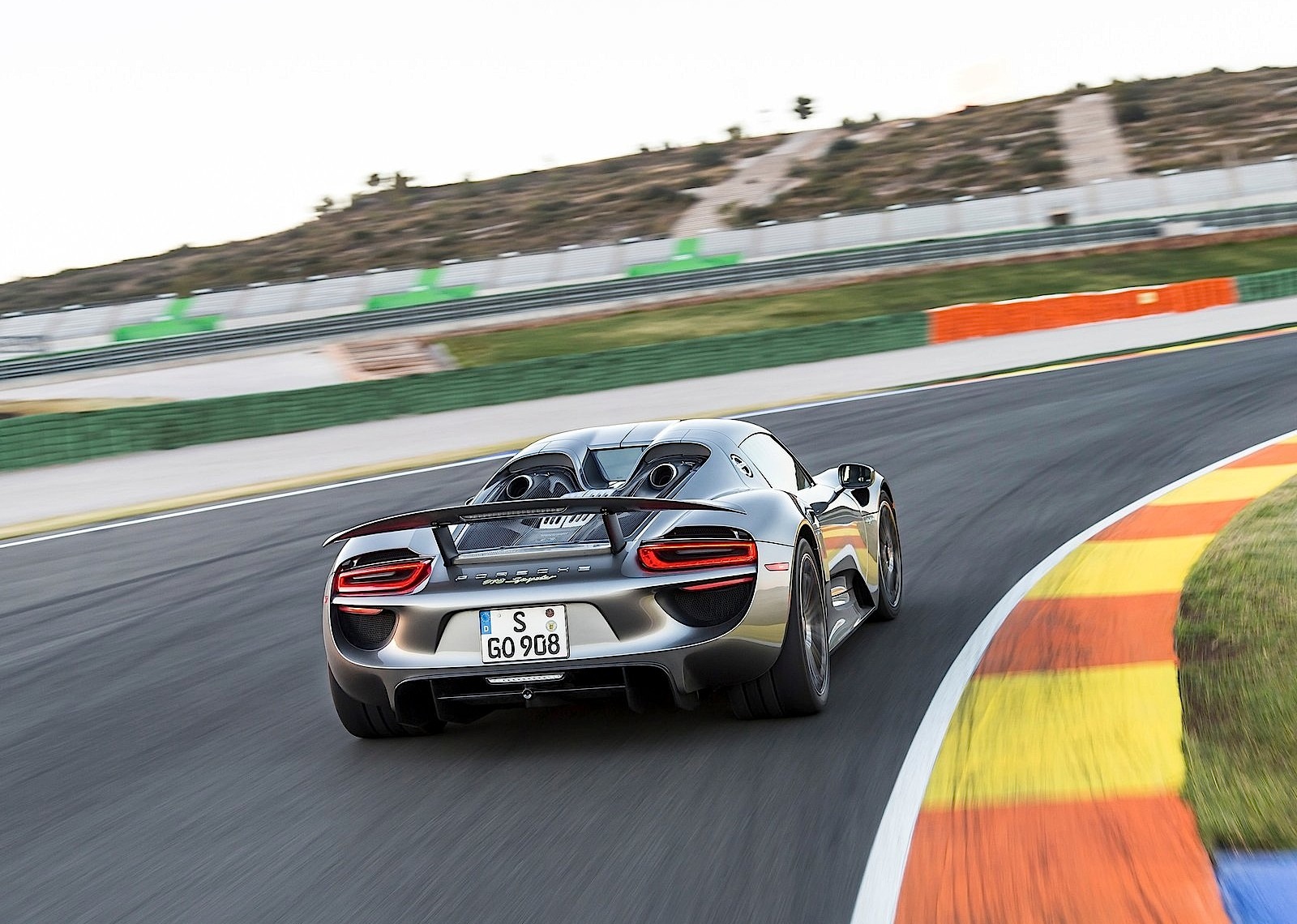 Porsche 918 photo 37