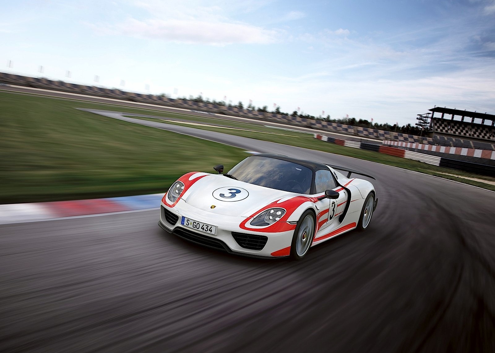 Porsche 918 photo 4