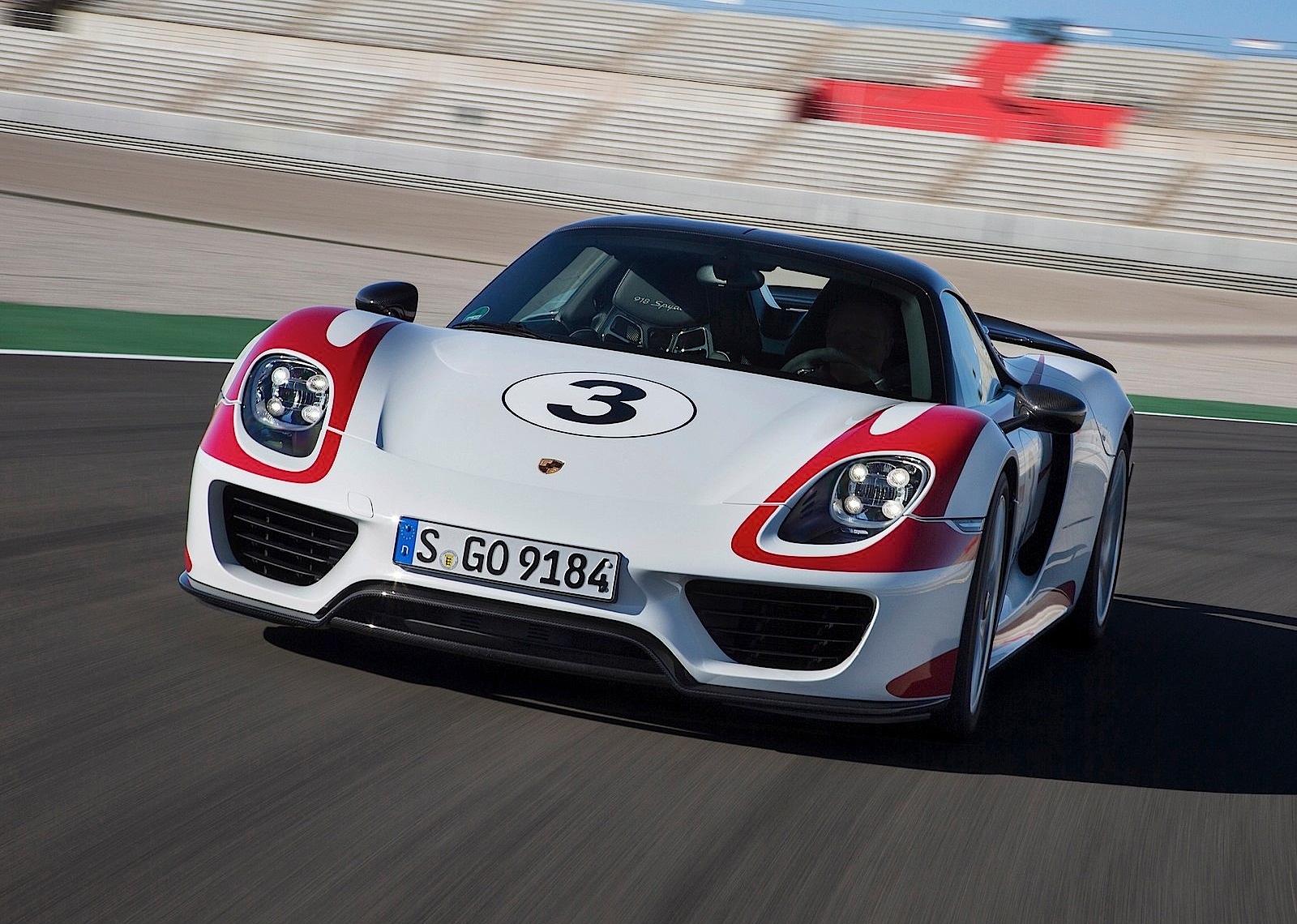 Porsche 918 photo 5