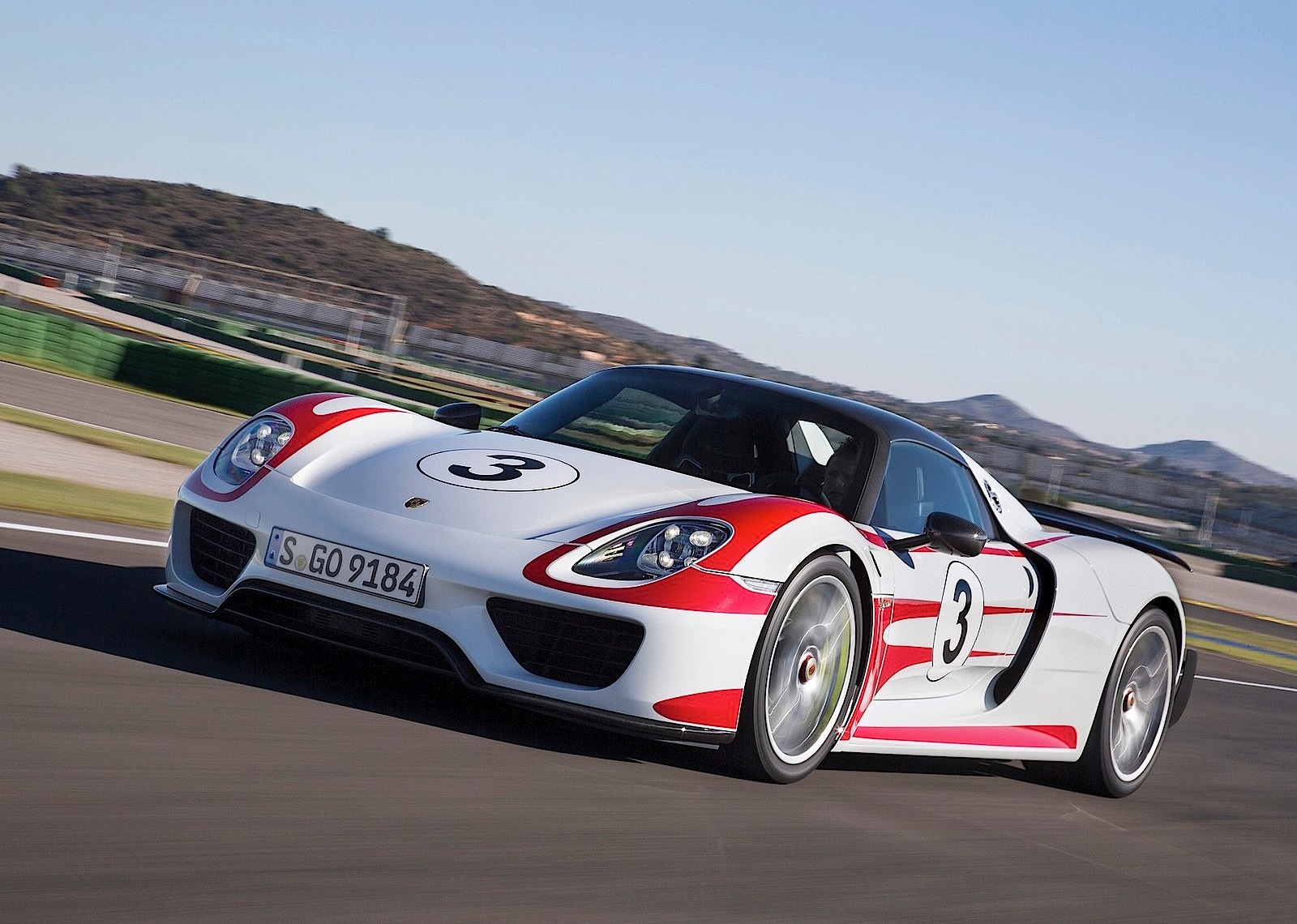 Porsche 918 photo 6