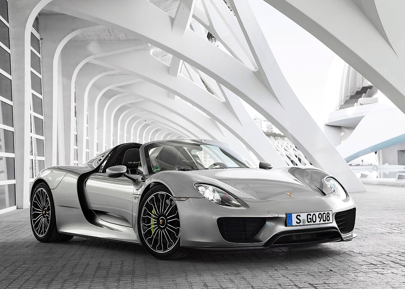 Porsche 918 photo 8