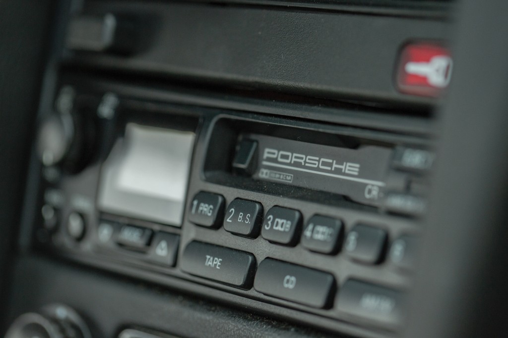 Porsche 928 Gts photo 21