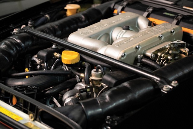 Porsche 928 Gts photo 22