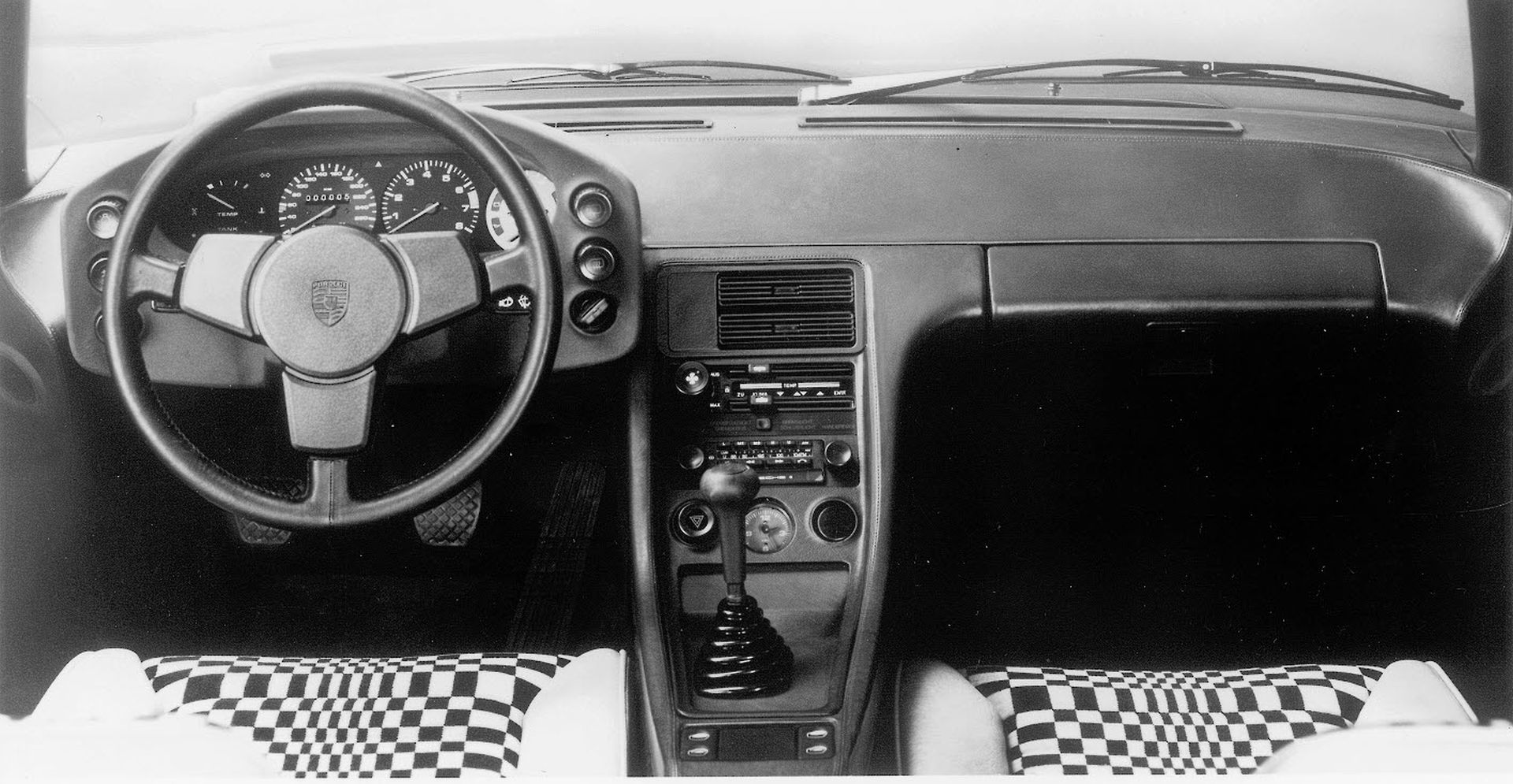 Porsche 928 photo 8