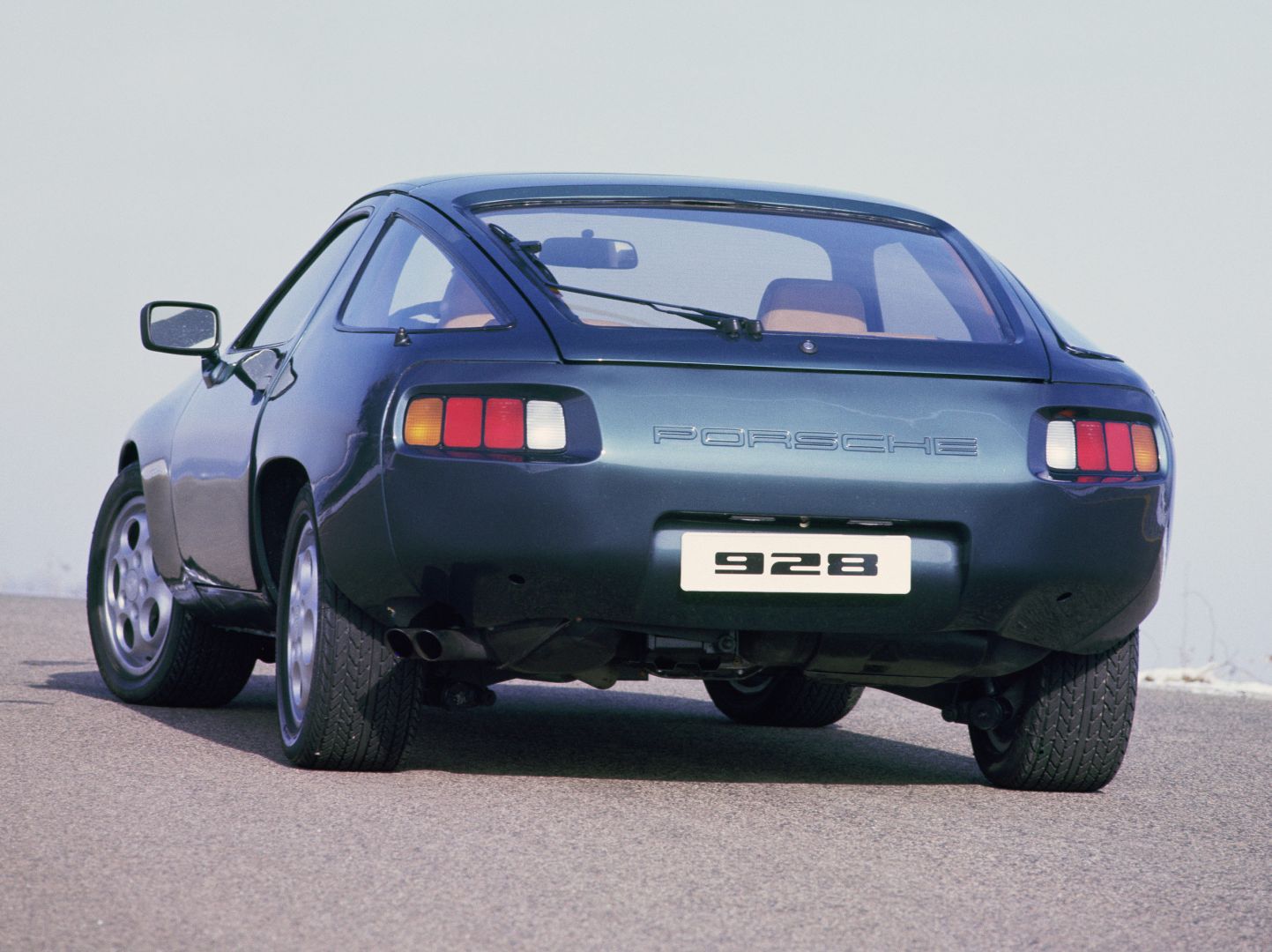 Porsche 928 photo 3